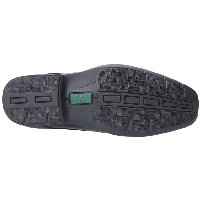 Dundee features a moccasin front and prominent seams for a crafted look that achieves both style and comfort. A durable TPR sole provides flexibility and grip, whilst the elasticated gusset slip on enables ease for putting on and off.