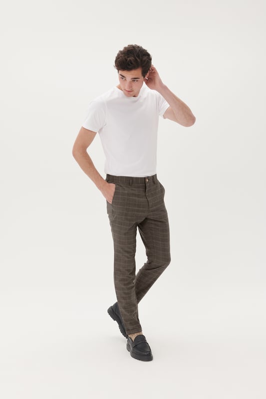 Gerade Passform,Normale Passform,Slim  Schonwäsche 30°, Nicht bleichen, Nicht im Trockner trocknen, Tropnass aufhängen, Kalt bügeln max. 110° C, Trockenreinigung  70% Polyester,28% Viskose,2% Elasthan