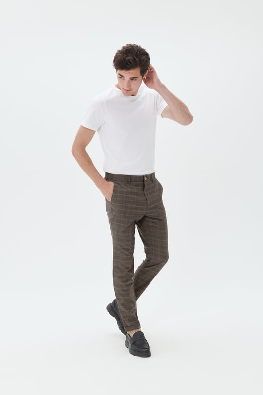 Gerade Passform,Normale Passform,Slim  Schonwäsche 30°, Nicht bleichen, Nicht im Trockner trocknen, Tropnass aufhängen, Kalt bügeln max. 110° C, Trockenreinigung  70% Polyester,28% Viskose,2% Elasthan