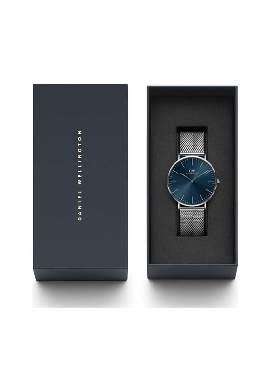 Every Daniel Wellington watch watch is made to exacting standards and the Mens Classic Sterling Silver 40mm Watch DW00100628 is no exception. It comes boxed in the original packaging with all the Daniel Wellington warranty and instructions. Get your Daniel Wellington Mens Classic Sterling Silver 40mm Watch DW00100628 watch today.