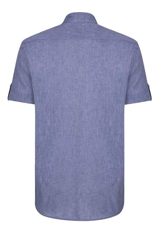 Das Felix Hardy Herren Basic-Hemd – ein zeitloses Essential für jede Garderobe. Gefertigt aus hochwertigem, atmungsaktivem Stoff bietet dieses Hemd ultimativen Komfort und einen gepflegten Look. Dank seines schlichten, minimalistischen Designs mit klassischem Kragen und durchgehender Knopfleiste ist es sowohl für legere als auch formelle Anlässe vielseitig einsetzbar. Die taillierte Passform sorgt für eine elegante Silhouette, während das leichte Material ganztägigen Tragekomfort gewährleistet. Ob lässig mit Jeans oder elegant mit Stoffhosen kombiniert – dieses Basic-Hemd ist die perfekte Grundlage für mühelosen Stil.