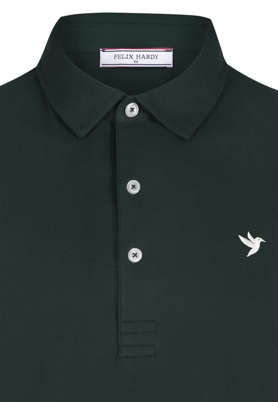 Kurz Arm 2 Pack Polo Shirt Das Felix Hardy Herren-Poloshirt mit kurzen Ärmeln ist ein zeitloses Kleidungsstück, das Komfort und Stil vereint. Aus einem atmungsaktiven, leichten Stoff gefertigt, bietet es hervorragende feuchtigkeitsableitende Eigenschaften, damit Sie den ganzen Tag kühl und trocken bleiben. Der klassische Polokragen und die Knopfleiste verleihen eine gepflegte, aber legere Optik, ideal für verschiedene Anlässe. Die taillierte Passform sorgt für eine moderne Silhouette, während die kurzen Ärmel und die weiche Textur uneingeschränkte Bewegungsfreiheit bieten. Ob für einen entspannten Ausflug oder eine semi-formelle Veranstaltung – dieses Poloshirt ist eine vielseitige Bereicherung für jede Garderobe.
