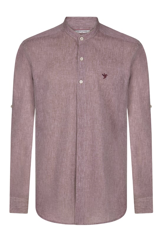 Das Felix Hardy Herren Basic-Hemd – ein zeitloses Essential für jede Garderobe. Gefertigt aus hochwertigem, atmungsaktivem Stoff bietet dieses Hemd ultimativen Komfort und einen gepflegten Look. Dank seines schlichten, minimalistischen Designs mit klassischem Kragen und durchgehender Knopfleiste ist es sowohl für legere als auch formelle Anlässe vielseitig einsetzbar. Die taillierte Passform sorgt für eine elegante Silhouette, während das leichte Material ganztägigen Tragekomfort gewährleistet. Ob lässig mit Jeans oder elegant mit Stoffhosen kombiniert – dieses Basic-Hemd ist die perfekte Grundlage für mühelosen Stil.