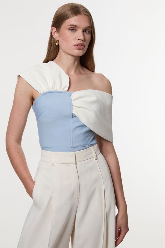 Figure Form Bandage Knit Asymmetric Strap Top Experience elegance in our top, with a fitted silhouette, and an asymmetric strap design, with one that sits off the shoulder and one on the shoulder. Style it with tailored trousers or jeans and strappy heels for an elevated evening look. Figure Form Bandage Knit Asymmetric Strap Top High Quality, Soft Knit Fabric Flattering Bodycon Fit Unique, Asymmetric Strap Detailing Zip Fastening in BackDiscover this seasons knitwear or browse the full collection of women's tops now.