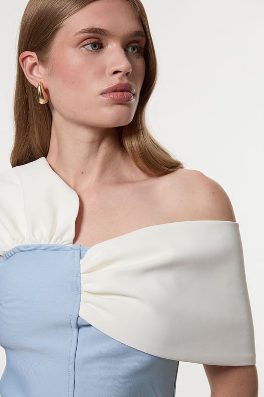Figure Form Bandage Knit Asymmetric Strap Top Experience elegance in our top, with a fitted silhouette, and an asymmetric strap design, with one that sits off the shoulder and one on the shoulder. Style it with tailored trousers or jeans and strappy heels for an elevated evening look. Figure Form Bandage Knit Asymmetric Strap Top High Quality, Soft Knit Fabric Flattering Bodycon Fit Unique, Asymmetric Strap Detailing Zip Fastening in BackDiscover this seasons knitwear or browse the full collection of women's tops now.