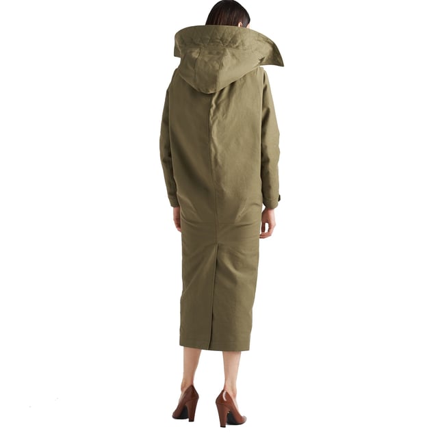 - Composición: 100% Poliamida - Interior acolchado - Mangas largas - Cintura con cordón - Corte masculino - Cuello alto - Puños con cordón y botón - Cierre con cremallera y botón - Capucha desmontable con botones - Capucha interior con forro polar de lana extraíble, anclada con cierre a presión