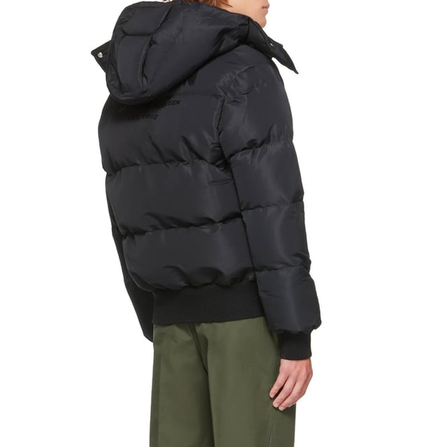 Chaqueta bomber acolchada de mezcla de lana de Alexander Mcqueen - Composición: 100% Poliamida - Mangas largas - Diseño acolchado - Estampado de logo en la parte trasera - Cierre frontal oculto - Dos bolsillos laterales con cremallera - Hecho en Italia -