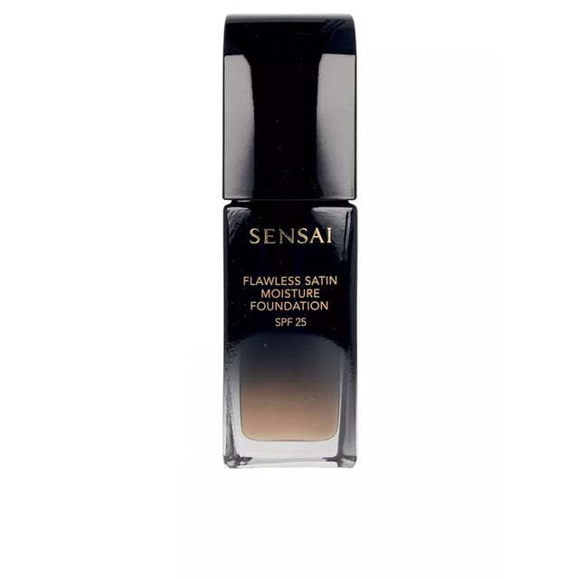 Flawless Satin Moisture Foundation #fs204-honey Beige 30 ml FLAWLESS SATIN MOISTURE FOUNDATION es una base que ofrece una intensa hidratación y un confort excepcional. Su textura ligera se adapta al rostro, proporcionando un acabado natural que parece parte de la piel. Gracias a la tecnología de polvos que difuminan la luz, esta fórmula atenúa las imperfecciones y logra un acabado satinado, perfecto para el uso diario. Además, su formulación permite una mejor duración incluso bajo el roce de las mascarillas faciales.