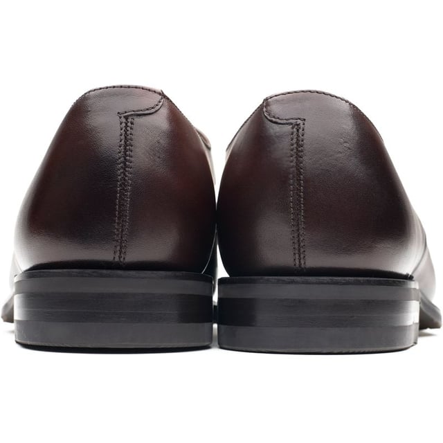 Loake Gosling Shoes The polished, debonair Gosling dress shoe from Loake exudes luxury - a distinguished staple, merging classic style with an elegant, timeless appearance. Made from high-quality leather, the lace-up shoes have a supple lining and are paired with a high-grade, sleek rubber outsole for extra durability and a firm stride.