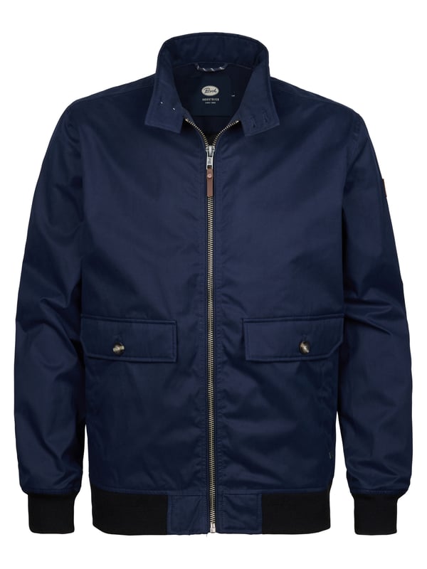 Petrol Industries - Bomberjacke Florida Herren - Blau Diese Bomberjacke hat eine normale Passform und kombiniert klassischen Stil mit einem coolen Look. Perfekt für einen lässigen, aber stylischen Look! Hergestellt aus 47 % Polyester, 45 % Baumwolle und 8 % Nylon. Normale PassformMetall-Reißverschluss 47 % Polyester, 45 % Baumwolle und 8 % NylonInnenfutter hergestellt aus 100 % recyceltem Polyester