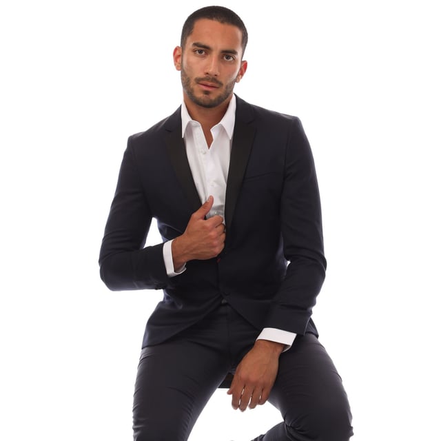 Men's Hugo Boss AlinzS Blazer Jacket.- Notch lapels.- Buttoned cuffs.- Button front.- Chest welt pocket.- Waist welt pockets.- Fully lined.- Slim fit.- 100% Virgin Wool. Ref: 50402484401.