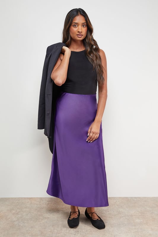 Elegant bias cut design creates a flattering drape that skims the silhouette
        Lustrous satin finish catches the light beautifully as you move
        Mid-calf length offers versatile styling options for various occasions
        Smooth waistband sits comfortably at the natural waist
        Fluid A-line shape provides effortless movement throughout the day
    
    This Oasis bias cut midi skirt brings timeless sophistication to your everyday wardrobe. The diagonal cutting technique creates a gorgeous drape that flows with your body, whilst the satin finish adds a subtle touch of luxury to casual ensembles. Style as seen with a relaxed oversized tee and minimal flip-flop sandals for an effortlessly chic daytime look. For family gatherings or brunches with friends, pair with a fitted knit top and ballet flats. The versatile midi length works beautifully with trainers for a contemporary twist, or dress it up with block-heeled mules for dinner dates. This skirt transitions seamlessly from weekend shopping trips to casual office settings when paired with a crisp button-down and loafers. A true wardrobe essential that combines feminine charm with practical wearability.