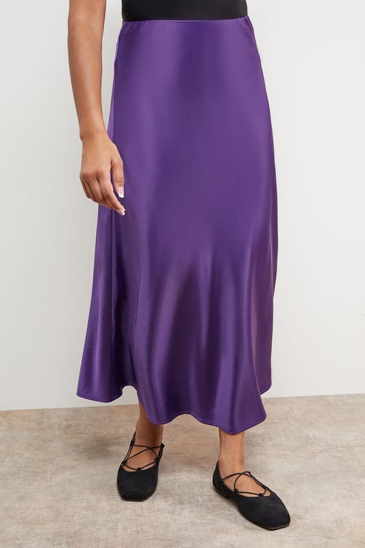 Elegant bias cut design creates a flattering drape that skims the silhouette
        Lustrous satin finish catches the light beautifully as you move
        Mid-calf length offers versatile styling options for various occasions
        Smooth waistband sits comfortably at the natural waist
        Fluid A-line shape provides effortless movement throughout the day
    
    This Oasis bias cut midi skirt brings timeless sophistication to your everyday wardrobe. The diagonal cutting technique creates a gorgeous drape that flows with your body, whilst the satin finish adds a subtle touch of luxury to casual ensembles. Style as seen with a relaxed oversized tee and minimal flip-flop sandals for an effortlessly chic daytime look. For family gatherings or brunches with friends, pair with a fitted knit top and ballet flats. The versatile midi length works beautifully with trainers for a contemporary twist, or dress it up with block-heeled mules for dinner dates. This skirt transitions seamlessly from weekend shopping trips to casual office settings when paired with a crisp button-down and loafers. A true wardrobe essential that combines feminine charm with practical wearability.