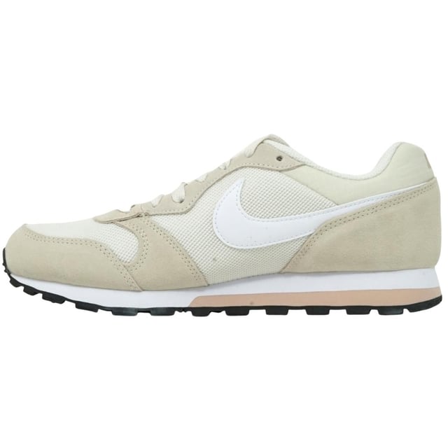 Nike MD Runner 2 Witte Sneakers Wit Nike Trainer-logo Bovenwerk van textiel en andere materialen, rubberen zool met vetersluiting Stijl: 749869 011