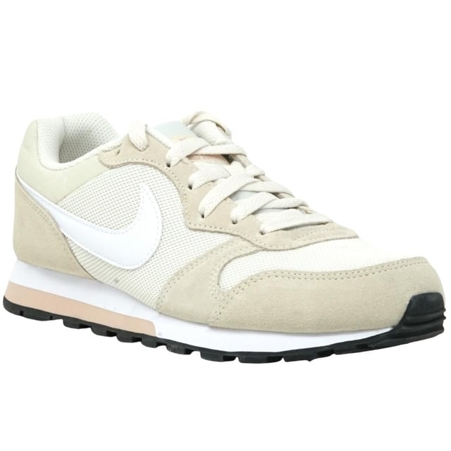 Nike MD Runner 2 Witte Sneakers Wit Nike Trainer-logo Bovenwerk van textiel en andere materialen, rubberen zool met vetersluiting Stijl: 749869 011