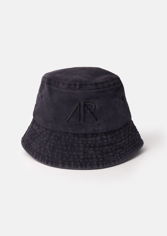 A handy bucket hat suitable for all adventures! Crafted from 100% cotton and featuring an authentic navy wash this cool bucket hat shields your face from the sun while making a style statement.