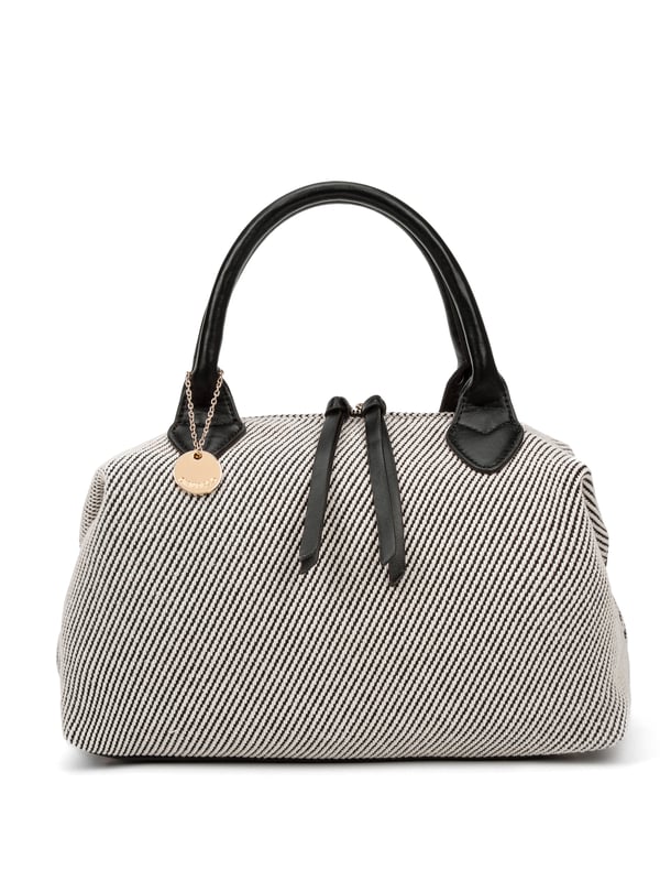 Diana&Co bolso de mano Mujer Bolso de mujer. El cierre es con cremallera. Los bolsillos internos son uno con cremallera y dos abiertos. Los bolsillos externos están ausentes. La correa para el hombro es ajustable y extraíble. El mango está fabricado en PU. Hay un compartimento interno. El material exterior es Cuero Vegano/Pu. Internamente no está forrado. Medidas: 37x20x16 cm. Producto de moda