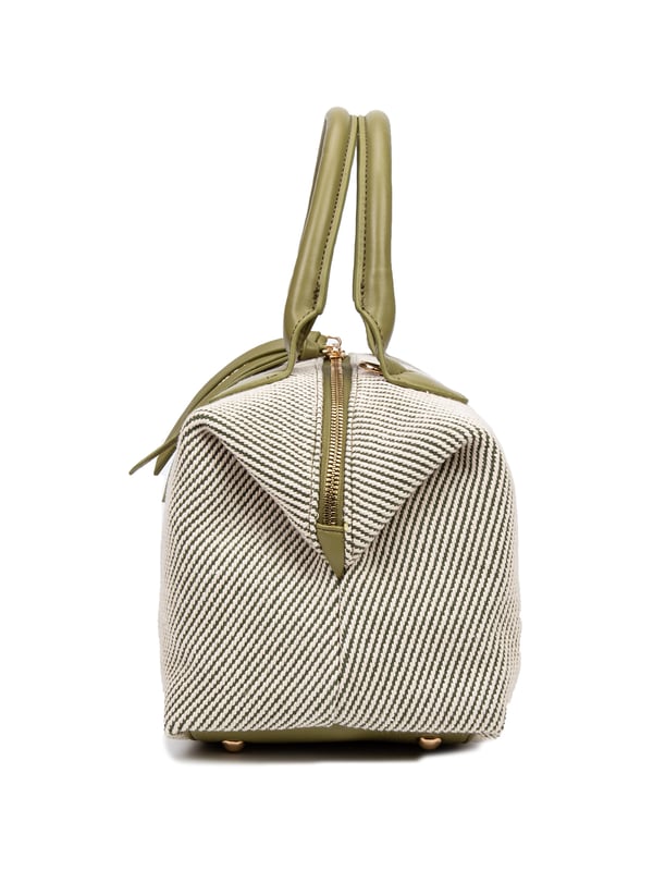 Diana&Co bolso de mano Mujer Bolso de mujer. El cierre es con cremallera. Los bolsillos internos son uno con cremallera y dos abiertos. Los bolsillos externos están ausentes. La correa para el hombro es ajustable y extraíble. El mango está fabricado en PU. Hay un compartimento interno. El material exterior es Cuero Vegano/Pu. Internamente no está forrado. Medidas: 37x20x16 cm. Producto de moda