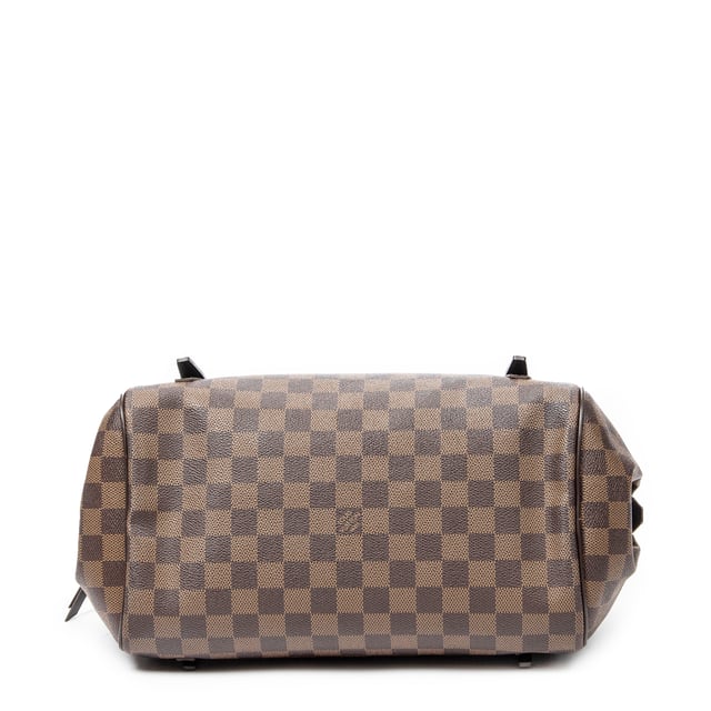 Louis Vuitton Bolsas Rivington  Bolso bandolera en Marrón Lona recubierta y Latón dorado hardware. El producto está en en Excelentes Condiciones (A).
  Dimensiones: 28x22x17 cm 
  Accesorios incluidos: None
    
  BrandCo Paris encuentra artículos raros y en las mejores condiciones a precios increíbles. ¡Vale la pena tener paciencia! Compra con confianza: todos los artículos de BrandCo Paris son seleccionados y autenticados cuidadosamente por nuestro equipo de expertos.
  Todos los artículos vienen con un certificado de autenticidad y un embalaje entregado por BrandCo Paris.
  Tabla de clasificación de la condición del artículo
  N (como nuevo)
  AA (perfecto estado)
  A (excelente estado)
  AB (muy buen estado)
  B (bueno/regular)