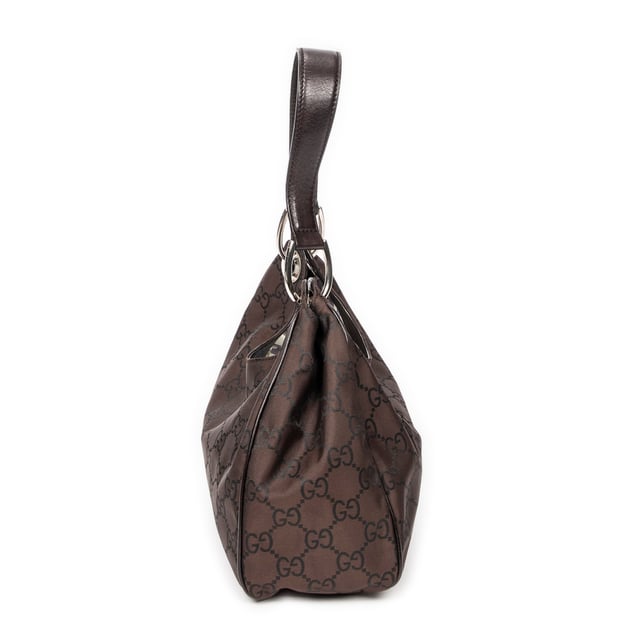 Colbert Hobo Schoudertas Gucci Tassen Colbert Hobo Schoudertas in de Bruin Doek in de Zilver hardware. Het product is in In Uitstekende Staat (A).
Afmetingen: 20x35x11.5 cm
Inclusief accessoires: None
BrandCo Paris vindt zeldzame artikelen in de beste staat voor ongelooflijke prijzen. Het is de moeite waard om geduldig te zijn! Koop met vertrouwen: alle artikelen van BrandCo Paris worden zorgvuldig geselecteerd en geverifieerd door ons team van experts.
Alle artikelen worden geleverd met een certificaat van echtheid en verpakt door BrandCo Paris.
Classificatietabel voor de conditie van het artikel:
N (als nieuw)
AA (perfecte staat)
A (uitstekende staat)
AB (zeer goede staat)
B (goede/redelijke staat)