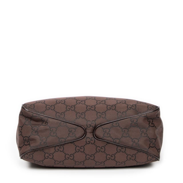 Colbert Hobo Schoudertas Gucci Tassen Colbert Hobo Schoudertas in de Bruin Doek in de Zilver hardware. Het product is in In Uitstekende Staat (A).
Afmetingen: 20x35x11.5 cm
Inclusief accessoires: None
BrandCo Paris vindt zeldzame artikelen in de beste staat voor ongelooflijke prijzen. Het is de moeite waard om geduldig te zijn! Koop met vertrouwen: alle artikelen van BrandCo Paris worden zorgvuldig geselecteerd en geverifieerd door ons team van experts.
Alle artikelen worden geleverd met een certificaat van echtheid en verpakt door BrandCo Paris.
Classificatietabel voor de conditie van het artikel:
N (als nieuw)
AA (perfecte staat)
A (uitstekende staat)
AB (zeer goede staat)
B (goede/redelijke staat)