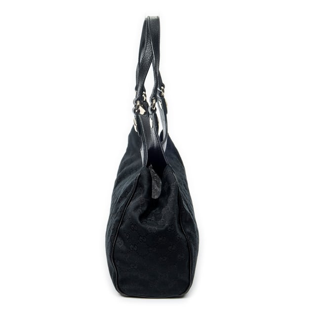 Medium Charmy Shoulder Bag Schoudertas Gucci Tassen Medium Charmy Shoulder Bag Schoudertas in de Zwart Doek in de Goud hardware. Het product is in In Uitstekende Staat (A).
Afmetingen: 38x22x8 cm
Inclusief accessoires: None
BrandCo Paris vindt zeldzame artikelen in de beste staat voor ongelooflijke prijzen. Het is de moeite waard om geduldig te zijn! Koop met vertrouwen: alle artikelen van BrandCo Paris worden zorgvuldig geselecteerd en geverifieerd door ons team van experts.
Alle artikelen worden geleverd met een certificaat van echtheid en verpakt door BrandCo Paris.
Classificatietabel voor de conditie van het artikel:
N (als nieuw)
AA (perfecte staat)
A (uitstekende staat)
AB (zeer goede staat)
B (goede/redelijke staat)