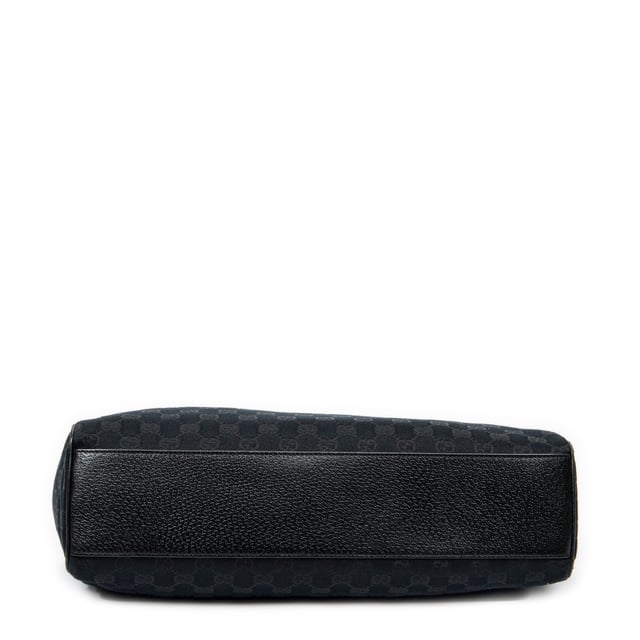 Medium Charmy Shoulder Bag Schoudertas Gucci Tassen Medium Charmy Shoulder Bag Schoudertas in de Zwart Doek in de Goud hardware. Het product is in In Uitstekende Staat (A).
Afmetingen: 38x22x8 cm
Inclusief accessoires: None
BrandCo Paris vindt zeldzame artikelen in de beste staat voor ongelooflijke prijzen. Het is de moeite waard om geduldig te zijn! Koop met vertrouwen: alle artikelen van BrandCo Paris worden zorgvuldig geselecteerd en geverifieerd door ons team van experts.
Alle artikelen worden geleverd met een certificaat van echtheid en verpakt door BrandCo Paris.
Classificatietabel voor de conditie van het artikel:
N (als nieuw)
AA (perfecte staat)
A (uitstekende staat)
AB (zeer goede staat)
B (goede/redelijke staat)