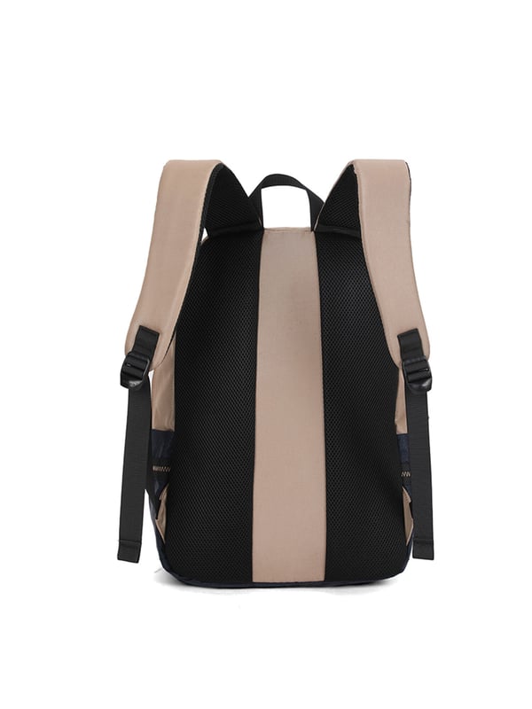 Mochila unisex. El cierre es con cremallera. Los bolsillos internos son bolsillos multifuncionales. Hay tres bolsillos externos con cremallera y uno lateral. La bandolera es ajustable en tela. El mango está fabricado en nailon. Hay tres compartimentos internos. El material exterior es poliéster. Internamente está forrado en poliéster. Medidas: 30x14,5x44 cm. Producto de moda