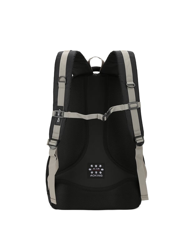 Mochila unisex. El cierre es con cremallera. Los bolsillos internos son bolsillos multifuncionales. Hay tres bolsillos externos con cremallera y uno lateral. Falta la correa para el hombro. Falta el mango. Hay tres compartimentos internos. El material exterior es poliéster. Internamente está forrado en poliéster. Medidas: 34x22x53 cm. Producto de moda