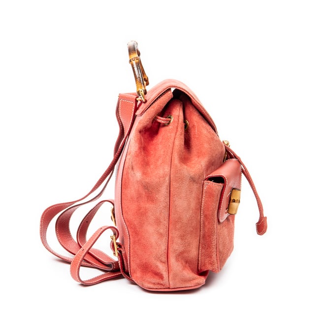Large Bamboo Backpack Rugzak Gucci Tassen Large Bamboo Backpack Rugzak in de Rood Kalfsleer in de Goud hardware. Het product is in In Zeer Goede Staat (AB).
Afmetingen: 30.5x30x10 cm
Inclusief accessoires: None
BrandCo Paris vindt zeldzame artikelen in de beste staat voor ongelooflijke prijzen. Het is de moeite waard om geduldig te zijn! Koop met vertrouwen: alle artikelen van BrandCo Paris worden zorgvuldig geselecteerd en geverifieerd door ons team van experts.
Alle artikelen worden geleverd met een certificaat van echtheid en verpakt door BrandCo Paris.
Classificatietabel voor de conditie van het artikel:
N (als nieuw)
AA (perfecte staat)
A (uitstekende staat)
AB (zeer goede staat)
B (goede/redelijke staat)
