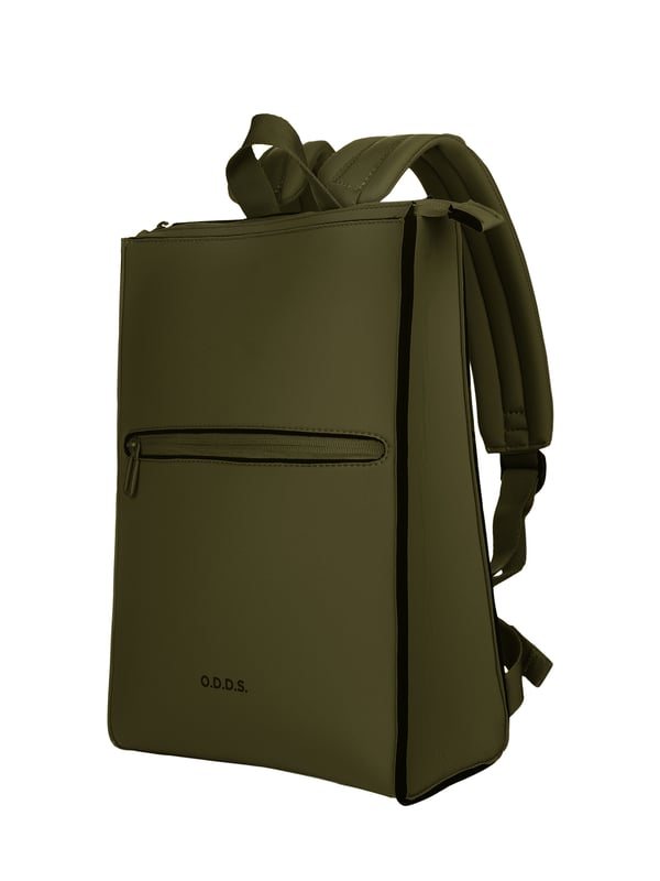 Tucano Mochila Unisexo Mochila unisex. El cierre es con cremallera. Los bolsillos internos son uno con cremallera. Los bolsillos externos son uno frontal con cremallera. Falta la correa para el hombro. El mango es de Neopreno. Hay un compartimento interno. El material exterior es neopreno. Internamente es poliéster. Medidas: 25x35x10 cm. Producto de moda