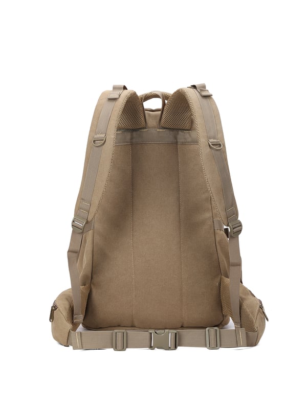 Aoking Mochila Unisexo Mochila unisex. El cierre es con cremallera. Los bolsillos internos son bolsillos multifuncionales. Hay tres bolsillos externos con cremallera y dos laterales abiertos. Falta la correa para el hombro. El asa es de tela. Hay un compartimento interno. El material exterior es poliéster. Internamente está forrado en poliéster. Medidas: 55x34x16 cm. Producto de moda