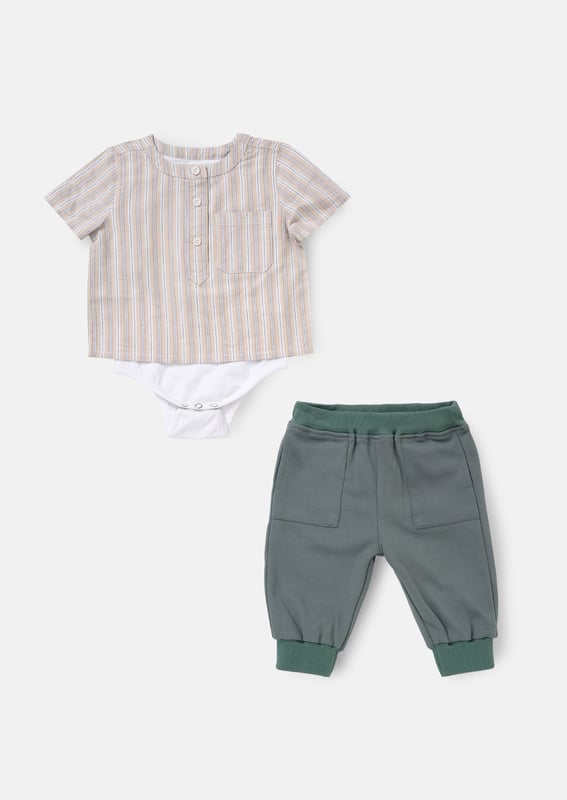 Sonny Stone Woven shirt bodice with trouser set Style and comfort come together in this smart woven shirt and trouser set. The textured neutral stripe shirt with a mandarin collar includes a clever mock bodysuit design for a fuss-free look. It’s perfectly paired with green woven joggers. complete with a soft ribbed waistband and cuffs for all-day comfort. Create a coordinated sibling look with the matching big brother shirt.