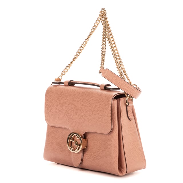 Gucci Interlocking G en Rosa Piel de becerro Gucci Bolsas Interlocking G Bolso bandolera en Rosa Piel de becerro y Oro hardware. El producto está en en Perfectas Condiciones (AA).
Dimensiones: 43x34x18 cm
Accesorios incluidos: Dustbag
BrandCo Paris encuentra artículos raros y en las mejores condiciones a precios increíbles. ¡Vale la pena tener paciencia! Compra con confianza: todos los artículos de BrandCo Paris son seleccionados y autenticados cuidadosamente por nuestro equipo de expertos.
Todos los artículos vienen con un certificado de autenticidad y un embalaje entregado por BrandCo Paris.
Tabla de clasificación de la condición del artículo
N (como nuevo)
AA (perfecto estado)
A (excelente estado)
AB (muy buen estado)
B (bueno/regular)