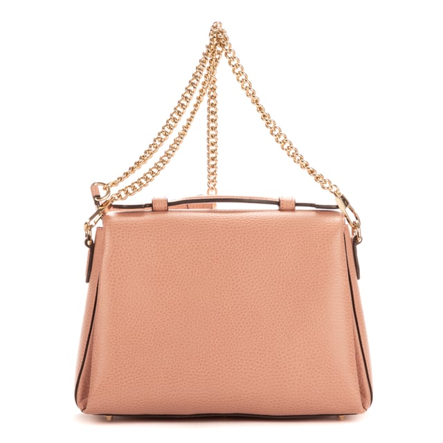 Gucci Interlocking G en Rosa Piel de becerro Gucci Bolsas Interlocking G Bolso bandolera en Rosa Piel de becerro y Oro hardware. El producto está en en Perfectas Condiciones (AA).
Dimensiones: 43x34x18 cm
Accesorios incluidos: Dustbag
BrandCo Paris encuentra artículos raros y en las mejores condiciones a precios increíbles. ¡Vale la pena tener paciencia! Compra con confianza: todos los artículos de BrandCo Paris son seleccionados y autenticados cuidadosamente por nuestro equipo de expertos.
Todos los artículos vienen con un certificado de autenticidad y un embalaje entregado por BrandCo Paris.
Tabla de clasificación de la condición del artículo
N (como nuevo)
AA (perfecto estado)
A (excelente estado)
AB (muy buen estado)
B (bueno/regular)