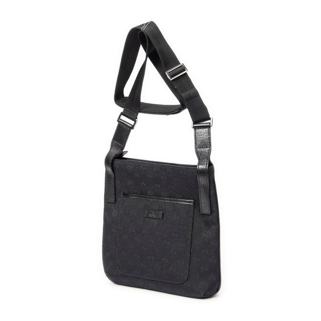 Front Slip Pocket Crossbody Schoudertas Gucci Tassen Front Slip Pocket Crossbody Schoudertas in de Zwart Doek in de Zilver hardware. Het product is in In Perfecte Staat (AA).
Afmetingen: 24x25x2 cm
Inclusief accessoires: None
BrandCo Paris vindt zeldzame artikelen in de beste staat voor ongelooflijke prijzen. Het is de moeite waard om geduldig te zijn! Koop met vertrouwen: alle artikelen van BrandCo Paris worden zorgvuldig geselecteerd en geverifieerd door ons team van experts.
Alle artikelen worden geleverd met een certificaat van echtheid en verpakt door BrandCo Paris.
Classificatietabel voor de conditie van het artikel:
N (als nieuw)
AA (perfecte staat)
A (uitstekende staat)
AB (zeer goede staat)
B (goede/redelijke staat)