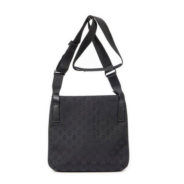 Front Slip Pocket Crossbody Schoudertas Gucci Tassen Front Slip Pocket Crossbody Schoudertas in de Zwart Doek in de Zilver hardware. Het product is in In Perfecte Staat (AA).
Afmetingen: 24x25x2 cm
Inclusief accessoires: None
BrandCo Paris vindt zeldzame artikelen in de beste staat voor ongelooflijke prijzen. Het is de moeite waard om geduldig te zijn! Koop met vertrouwen: alle artikelen van BrandCo Paris worden zorgvuldig geselecteerd en geverifieerd door ons team van experts.
Alle artikelen worden geleverd met een certificaat van echtheid en verpakt door BrandCo Paris.
Classificatietabel voor de conditie van het artikel:
N (als nieuw)
AA (perfecte staat)
A (uitstekende staat)
AB (zeer goede staat)
B (goede/redelijke staat)