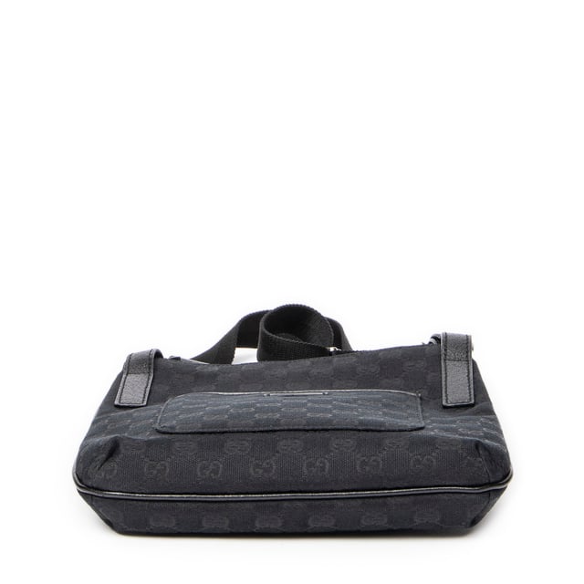 Front Slip Pocket Crossbody Schoudertas Gucci Tassen Front Slip Pocket Crossbody Schoudertas in de Zwart Doek in de Zilver hardware. Het product is in In Perfecte Staat (AA).
Afmetingen: 24x25x2 cm
Inclusief accessoires: None
BrandCo Paris vindt zeldzame artikelen in de beste staat voor ongelooflijke prijzen. Het is de moeite waard om geduldig te zijn! Koop met vertrouwen: alle artikelen van BrandCo Paris worden zorgvuldig geselecteerd en geverifieerd door ons team van experts.
Alle artikelen worden geleverd met een certificaat van echtheid en verpakt door BrandCo Paris.
Classificatietabel voor de conditie van het artikel:
N (als nieuw)
AA (perfecte staat)
A (uitstekende staat)
AB (zeer goede staat)
B (goede/redelijke staat)
