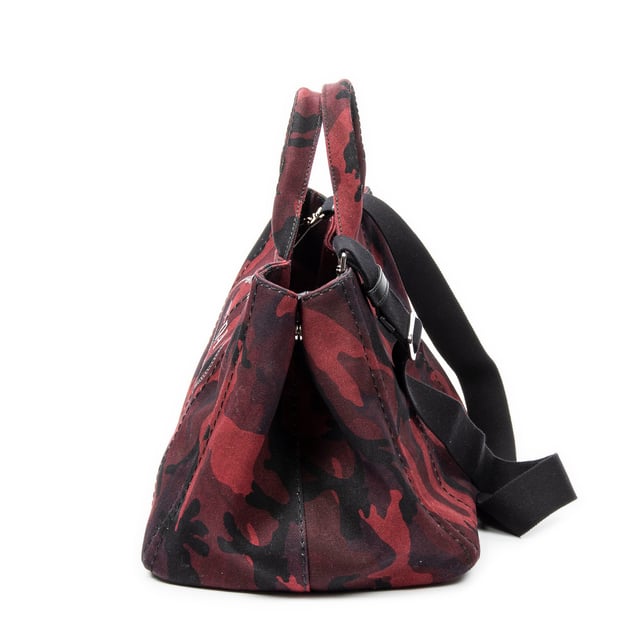 Large Canapa Tote Umhängetasche Prada Taschen Large Canapa Tote Umhängetasche und Rot/Schwarz Leinwand und Silber hardware. Das Produkt ist auf in ausgezeichnetem Zustand (A).
Abmessungen: 40x24x25 cm
Zubehör inklusive: Slightly worn
Innenhinweise: Slight dirtmarks
BrandCo Paris hat seltene Artikel und die besten Konditionen zu unglaublichen Preisen vorgestellt. Geduld lohnt sich! Kaufen Sie mit Vertrauen: Alle Artikel von BrandCo Paris sind von unserem Expertenteam ausgewählt und authentisch.
Alle Artikel enthalten ein Echtheitszertifikat und wurden von BrandCo Paris übernommen.
Tabelle zur Klassifizierung des Artikelzustands
N (wie neu)
AA (perfekter Zustand)
A (ausgezeichneter Zustand)
AB (sehr guter Zustand)
B (gut/mittelmäßig)