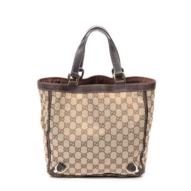 Small Abbey D-Ring Tote Schoudertas Gucci Tassen Small Abbey D-Ring Tote Schoudertas in de Beige/Bruin Doek in de Goud hardware. Het product is in In Uitstekende Staat (A).
Afmetingen: 27x26x10 cm
Inclusief accessoires: None
BrandCo Paris vindt zeldzame artikelen in de beste staat voor ongelooflijke prijzen. Het is de moeite waard om geduldig te zijn! Koop met vertrouwen: alle artikelen van BrandCo Paris worden zorgvuldig geselecteerd en geverifieerd door ons team van experts.
Alle artikelen worden geleverd met een certificaat van echtheid en verpakt door BrandCo Paris.
Classificatietabel voor de conditie van het artikel:
N (als nieuw)
AA (perfecte staat)
A (uitstekende staat)
AB (zeer goede staat)
B (goede/redelijke staat)