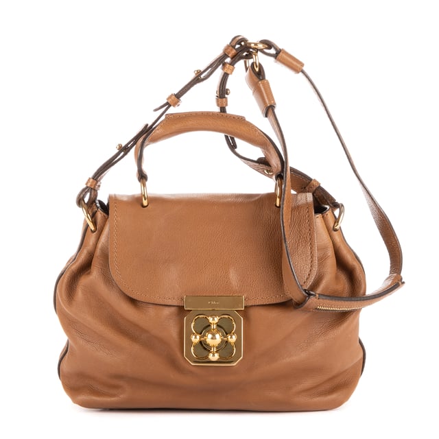 Chloé Tassen Elsie  Schoudertas in de Bruin Kalfsleer in de Goud  hardware. Het product is in In Uitstekende Staat (A).
  Afmetingen: 25x19x9 cm 
  Inclusief accessoires: Dustbag
      
  BrandCo Paris vindt zeldzame artikelen in de beste staat voor ongelooflijke prijzen. Het is de moeite waard om geduldig te zijn! Koop met vertrouwen: alle artikelen van BrandCo Paris worden zorgvuldig geselecteerd en geverifieerd door ons team van experts.

  Alle artikelen worden geleverd met een certificaat van echtheid en verpakt door BrandCo Paris.

  Classificatietabel voor de conditie van het artikel:

  N (als nieuw)
  AA (perfecte staat)
  A (uitstekende staat)
  AB (zeer goede staat)
  B (goede/redelijke staat)