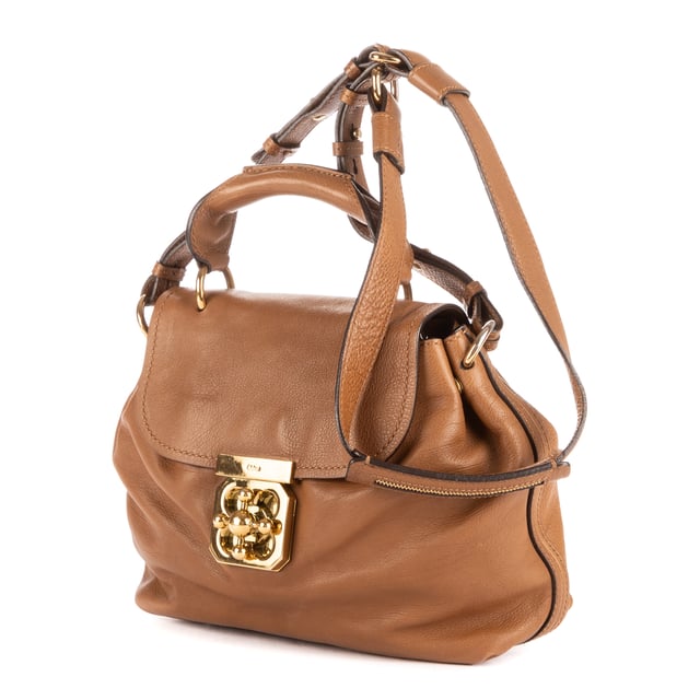 Chloé Tassen Elsie  Schoudertas in de Bruin Kalfsleer in de Goud  hardware. Het product is in In Uitstekende Staat (A).
  Afmetingen: 25x19x9 cm 
  Inclusief accessoires: Dustbag
      
  BrandCo Paris vindt zeldzame artikelen in de beste staat voor ongelooflijke prijzen. Het is de moeite waard om geduldig te zijn! Koop met vertrouwen: alle artikelen van BrandCo Paris worden zorgvuldig geselecteerd en geverifieerd door ons team van experts.

  Alle artikelen worden geleverd met een certificaat van echtheid en verpakt door BrandCo Paris.

  Classificatietabel voor de conditie van het artikel:

  N (als nieuw)
  AA (perfecte staat)
  A (uitstekende staat)
  AB (zeer goede staat)
  B (goede/redelijke staat)