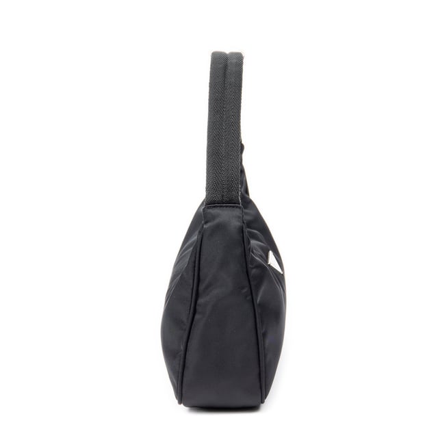 Prada Tassen Vintage Mini Zip Hobo  Schoudertas in de Zwart Doek in de Zilver  hardware. Het product is in In Uitstekende Staat (A).
  Afmetingen: 21x19x8 cm 
  Inclusief accessoires: None
      
  BrandCo Paris vindt zeldzame artikelen in de beste staat voor ongelooflijke prijzen. Het is de moeite waard om geduldig te zijn! Koop met vertrouwen: alle artikelen van BrandCo Paris worden zorgvuldig geselecteerd en geverifieerd door ons team van experts.

  Alle artikelen worden geleverd met een certificaat van echtheid en verpakt door BrandCo Paris.

  Classificatietabel voor de conditie van het artikel:

  N (als nieuw)
  AA (perfecte staat)
  A (uitstekende staat)
  AB (zeer goede staat)
  B (goede/redelijke staat)
