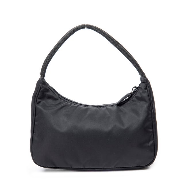 Prada Tassen Vintage Mini Zip Hobo  Schoudertas in de Zwart Doek in de Zilver  hardware. Het product is in In Uitstekende Staat (A).
  Afmetingen: 21x19x8 cm 
  Inclusief accessoires: None
      
  BrandCo Paris vindt zeldzame artikelen in de beste staat voor ongelooflijke prijzen. Het is de moeite waard om geduldig te zijn! Koop met vertrouwen: alle artikelen van BrandCo Paris worden zorgvuldig geselecteerd en geverifieerd door ons team van experts.

  Alle artikelen worden geleverd met een certificaat van echtheid en verpakt door BrandCo Paris.

  Classificatietabel voor de conditie van het artikel:

  N (als nieuw)
  AA (perfecte staat)
  A (uitstekende staat)
  AB (zeer goede staat)
  B (goede/redelijke staat)
