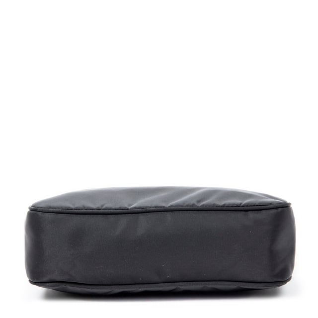 Prada Tassen Vintage Mini Zip Hobo  Schoudertas in de Zwart Doek in de Zilver  hardware. Het product is in In Uitstekende Staat (A).
  Afmetingen: 21x19x8 cm 
  Inclusief accessoires: None
      
  BrandCo Paris vindt zeldzame artikelen in de beste staat voor ongelooflijke prijzen. Het is de moeite waard om geduldig te zijn! Koop met vertrouwen: alle artikelen van BrandCo Paris worden zorgvuldig geselecteerd en geverifieerd door ons team van experts.

  Alle artikelen worden geleverd met een certificaat van echtheid en verpakt door BrandCo Paris.

  Classificatietabel voor de conditie van het artikel:

  N (als nieuw)
  AA (perfecte staat)
  A (uitstekende staat)
  AB (zeer goede staat)
  B (goede/redelijke staat)