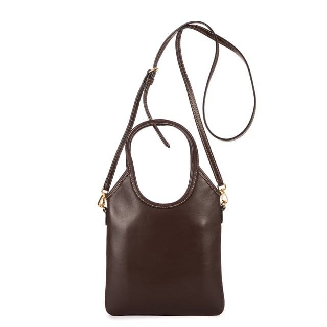 Miu Miu Bolsas Ivy Tote Mini Bolso bandolera en Marrón oscuro Piel de becerro y Oro hardware. El producto está en en Perfectas Condiciones (AA).
  Dimensiones: 19.5x23x1 cm 
  Accesorios incluidos: Strap; Dustbag
    
  BrandCo Paris encuentra artículos raros y en las mejores condiciones a precios increíbles. ¡Vale la pena tener paciencia! Compra con confianza: todos los artículos de BrandCo Paris son seleccionados y autenticados cuidadosamente por nuestro equipo de expertos.
  Todos los artículos vienen con un certificado de autenticidad y un embalaje entregado por BrandCo Paris.
  Tabla de clasificación de la condición del artículo
  N (como nuevo)
  AA (perfecto estado)
  A (excelente estado)
  AB (muy buen estado)
  B (bueno/regular)