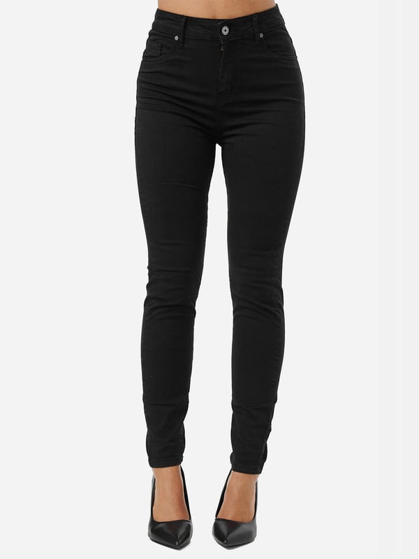 •Moderne & zeitlose Damen Skinny Fit Jeans von Tazzio

•Verschluss: Reißverschluss (verdeckter Zip Fly)
•Hosentaschen: Eingrifftaschen, Gesäßtaschen
•5-Pocket-Style
•Stretchanteil für eine optimale Passform
•Gürtelschlaufen
•Unifarben
•Ton-in-Ton-Nähte
•Hochwertiges Material & bequem zu tragen
•Ideale Damen Jeans das ganze Jahr

Passform
•Passform: Sehr eng
•Schnitt: Figurbetont
•Länge: Knöchellang
•Leibhöhe: Hoch

Material & Pflege
•Material Oberstoff: 97% Baumwolle, 3% Elasthan
•Materialkonstruktion: Denim/Jeans
•Elastizität: Leicht elastisch
•Pflegehinweise: Maschinenwäsche