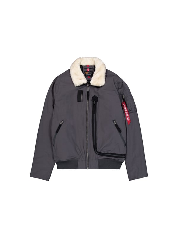 Esta bomber jacket para hombres en corte regular combina un estilo atemporal con detalles modernos. El acogedor cuello de felpa de terciopelo le da al look una dosis extra de calidez y comodidad. Un cierre de cremallera completo y puños elásticos en el dobladillo garantizan un ajuste perfecto. Los puños con cremallera ofrecen opciones adicionales de ajuste y subrayan el estilo moderno. Los prácticos bolsillos exteriores con cremallera, un bolsillo interior con botón a presión y un bolsillo con cremallera en la manga ofrecen amplio espacio de almacenamiento. Fabricada con material de alta calidad, esta chaqueta es robusta y duradera. La etiqueta en la manga completa el diseño de manera brillante y convierte a la chaqueta en el acompañante ideal para hombres con estilo. ¡Comodidad de uso garantizada!