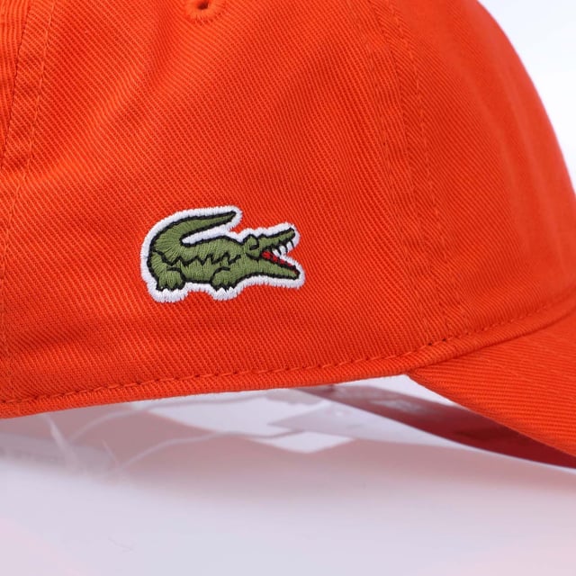 Lacoste Juniors Cotton Gabardine Cap.- Solid gabardine cap.- Tone-on-tone topstitching.- Embroidered green crocodile branding. Material: 100% Cotton. Ref: RK3106SJI.
