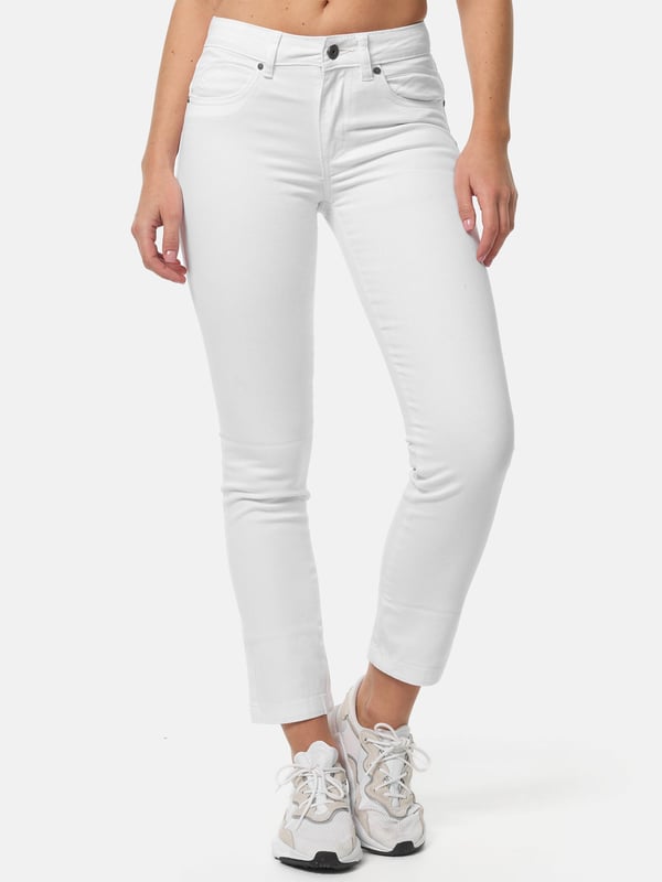 •Moderne & zeitlose Damen Straight Leg Jeans von Tazzio

•Verschluss: Reißverschluss (verdeckter Zip Fly)
•Hosentaschen: Eingrifftaschen, Gesäßtaschen
•4-Pocket-Style
•Stretchanteil für eine optimale Passform
•Gürtelschlaufen
•Unifarben
•Ton-in-Ton-Nähte
•Hochwertiges Material & bequem zu tragen
•Ideale Damen Jeans das ganze Jahr

Passform
•Passform: Schmal
•Schnitt: Figurbetont
•Länge: Knöchellang
•Leibhöhe: Normal

Material & Pflege
•Material Oberstoff: 97% Baumwolle, 3% Elasthan
•Materialkonstruktion: Denim/Jeans
•Elastizität: Leicht elastisch
•Pflegehinweise: Maschinenwäsche